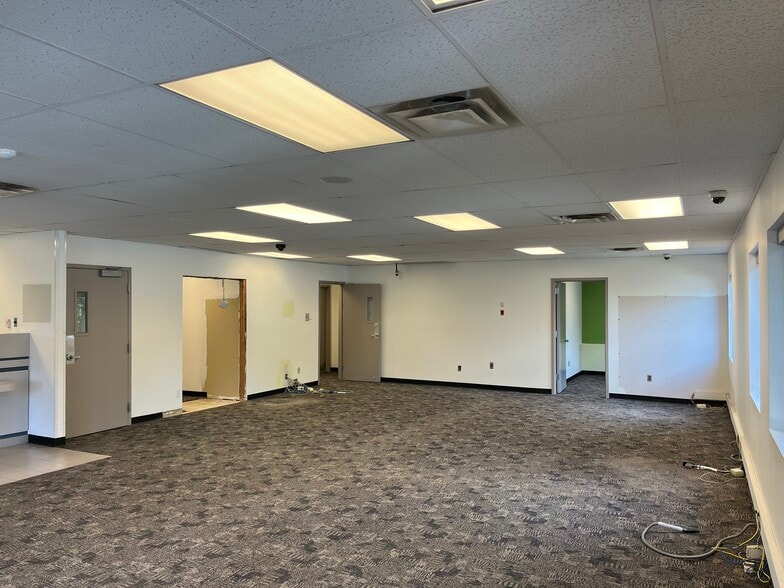 More Photos Of 69055 N Main St, Richmond Bank For Lease