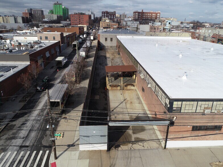 More Photos Of 1275 Oak Point Ave, Bronx Warehouse For Lease