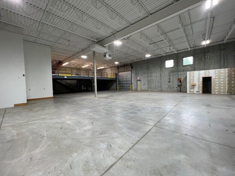 More Photos Of 21025 Heron Way, Lakeville Warehouse For Lease