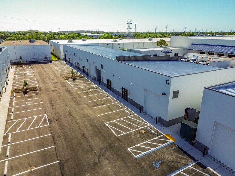 More Photos Of 11201 49th St N, Clearwater Unknown For Lease