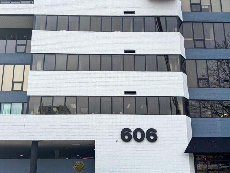 Primary Photo Of 606 Baltimore Ave, Towson Medical For Sale