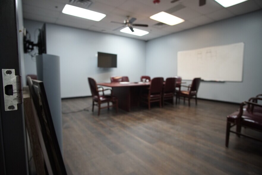 More Photos Of 615 W Wilshire Blvd, Oklahoma City Warehouse For Lease