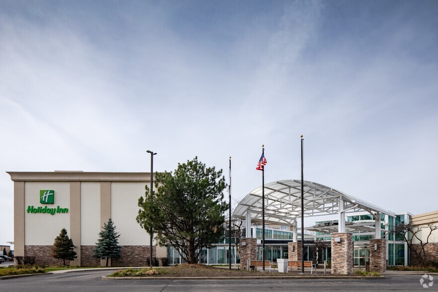 Primary Photo Of 1000 Busse Rd, Elk Grove Village Hotel For Sale