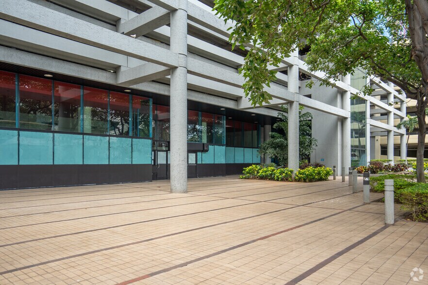 More Photos Of 1585 Kapiolani Blvd, Honolulu Office For Lease