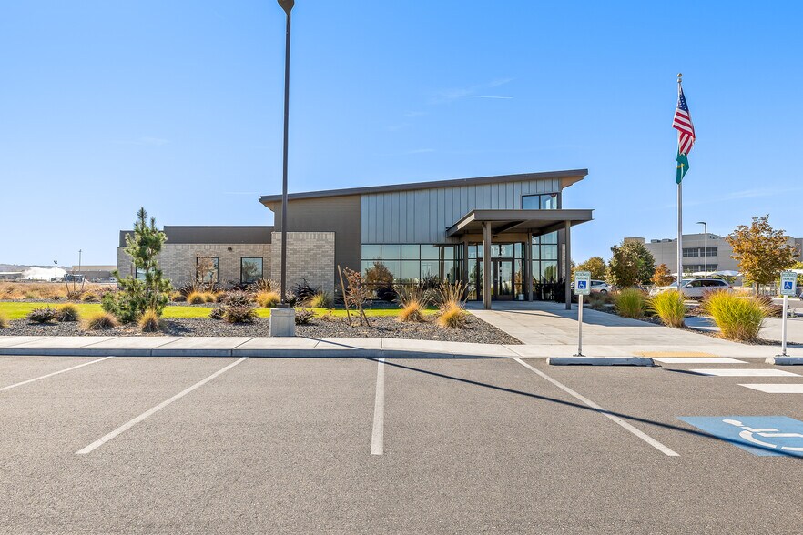 More Photos Of 7113 W Okanogan Pl, Kennewick Office For Sale
