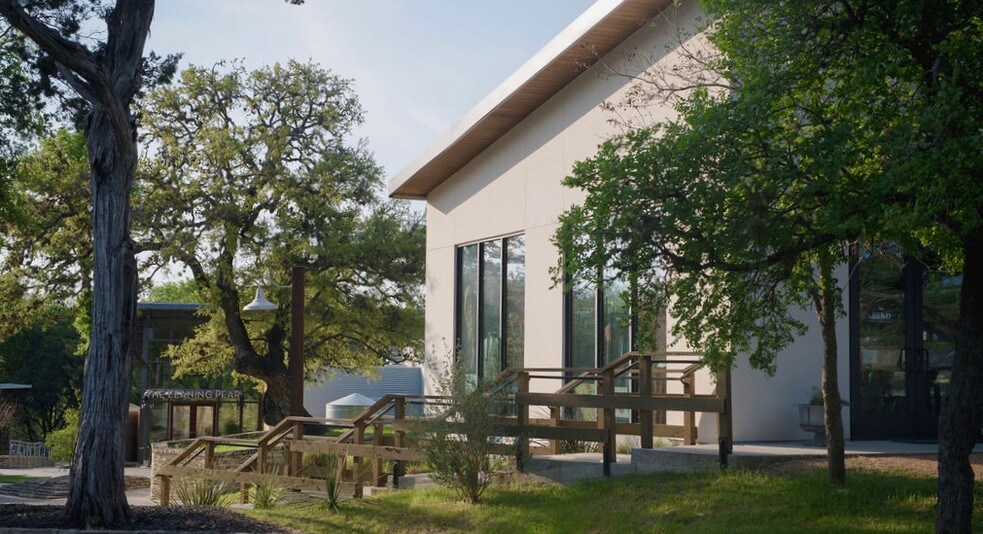 More Photos Of 111 River Rd, Wimberley Freestanding For Lease