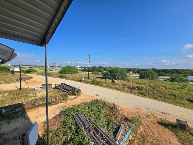 More Photos Of 111 Salvage Way, Luling Office For Sale