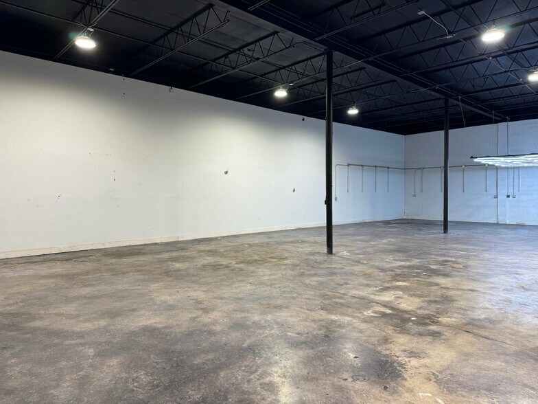 More Photos Of 7880-7882 NW 56th St, Miami Warehouse For Lease