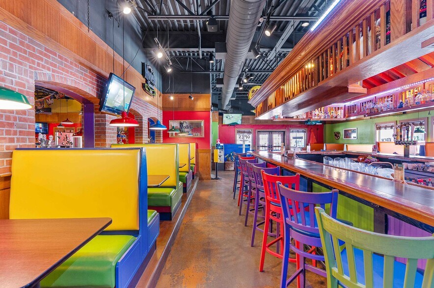 More Photos Of 850 Kepler Dr, Green Bay Restaurant For Sale