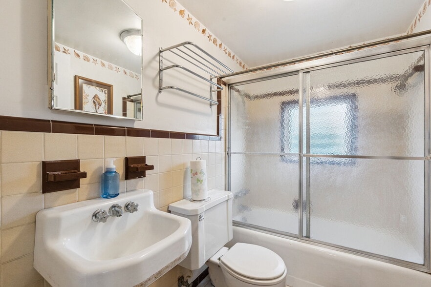 More Photos Of 27 S Center St, Eustis Assisted Living For Sale