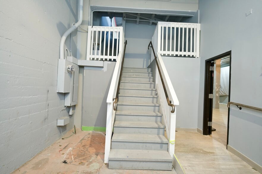 More Photos Of 19 Heron St, San Francisco Warehouse For Lease