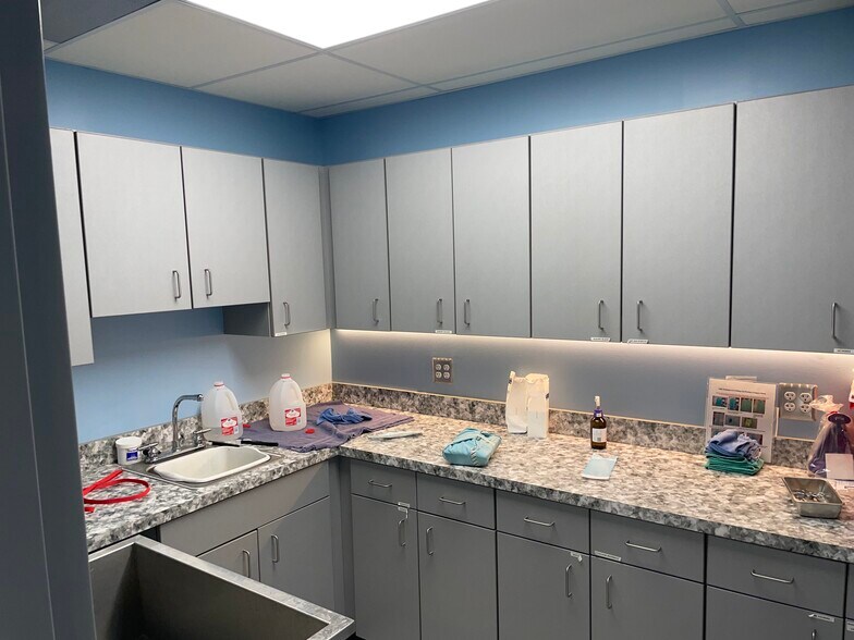 More Photos Of 205 Rowe Rd, Milford Veterinarian Kennel For Sale