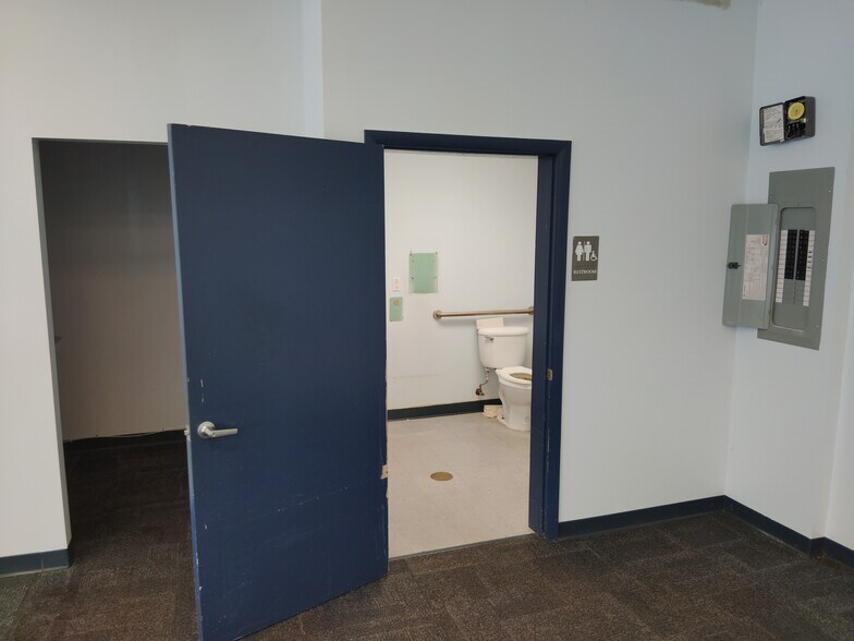 More Photos Of 11140-11164 Starkey Rd, Largo Storefront Retail Office For Lease