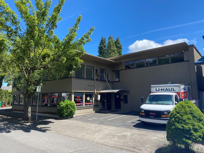More Photos Of 5620-5622 SW Kelly Ave, Portland Self Storage For Lease