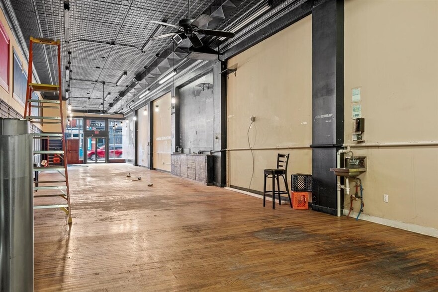 More Photos Of 1501-1503 E Carson St, Pittsburgh Restaurant For Sale