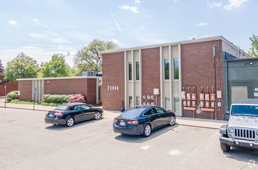 More Photos Of 23000 Greater Mack Ave, Saint Clair Shores Medical For Lease