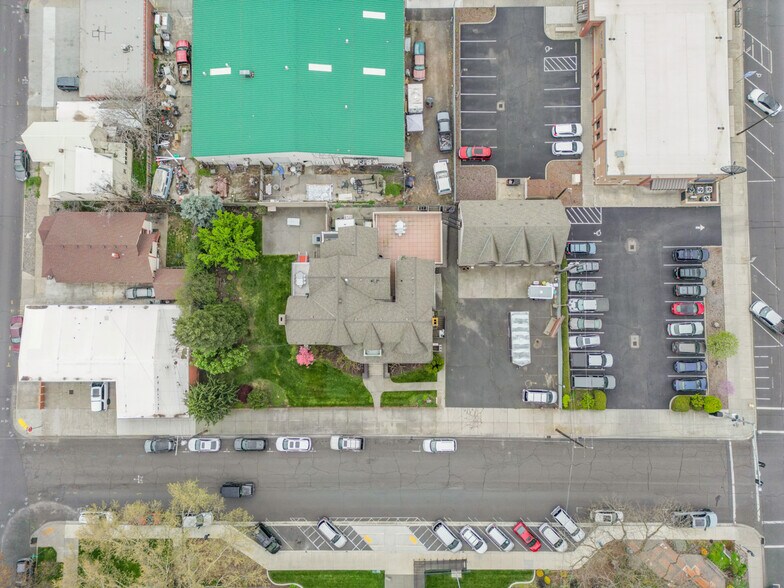 More Photos Of 233 SE 4th St, Pendleton Restaurant For Sale