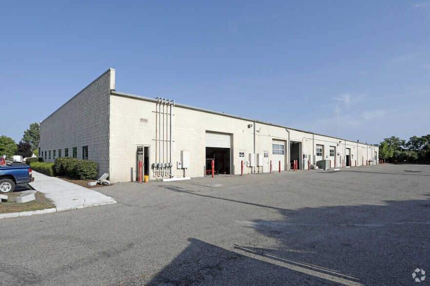 More Photos Of 1936-1962 Star Batt Dr, Rochester Hills Showroom For Lease