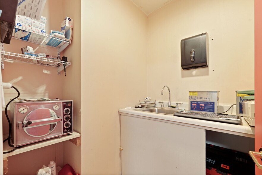 More Photos Of 304 W Harding Way, Stockton Office For Sale