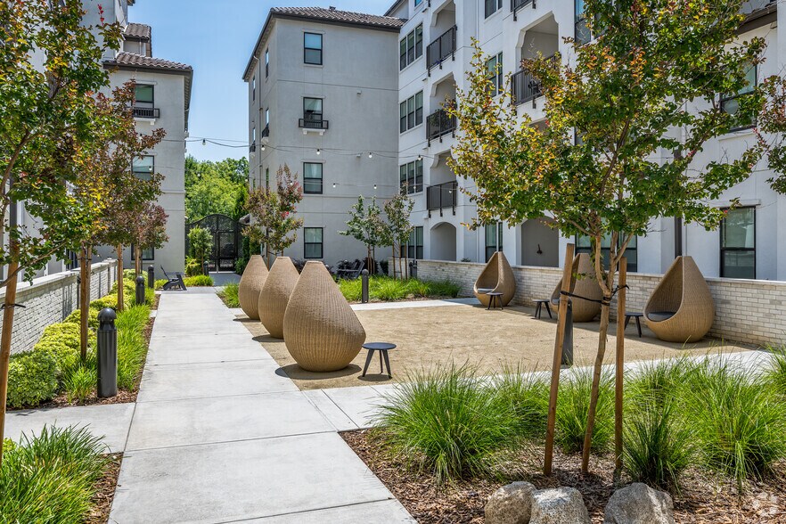 More Photos Of 3675 T St, Sacramento Apartments For Lease
