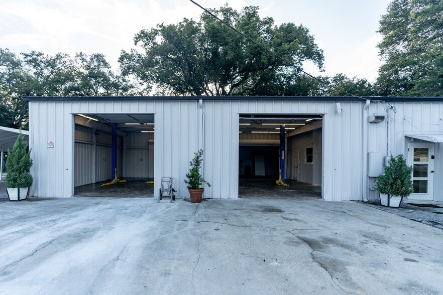More Photos Of 14041 N Florida Ave, Tampa Auto Dealership For Sale