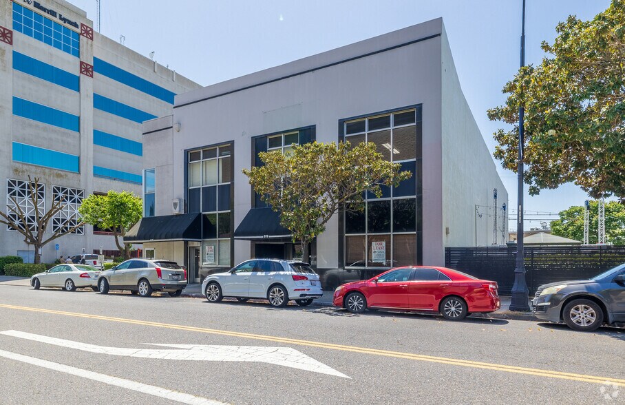 More Photos Of 817-819 10th St, Modesto Office For Lease