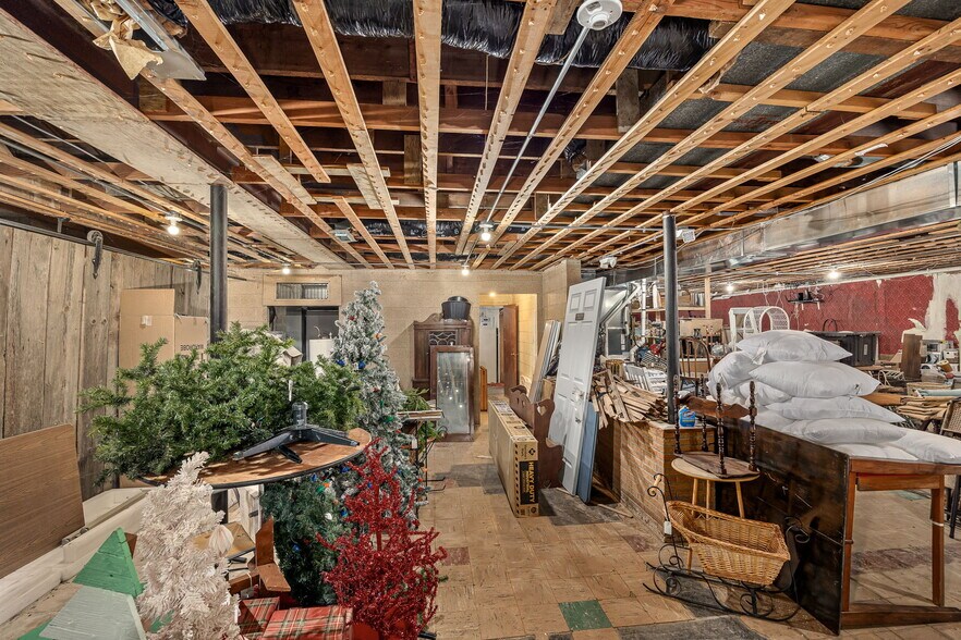 More Photos Of 2702 Ashland Ave, Saint Joseph Freestanding For Sale