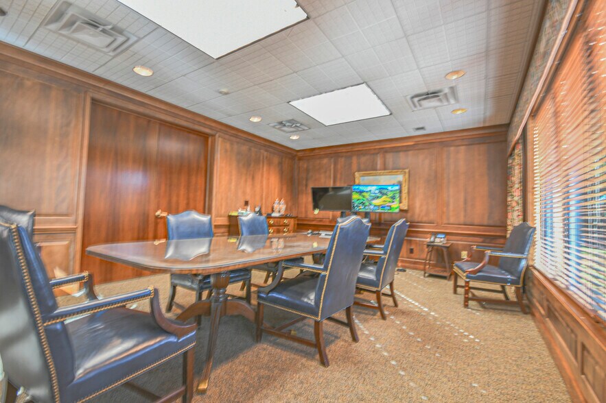 More Photos Of 220 Mckenzie Ave, Panama City Office For Sale