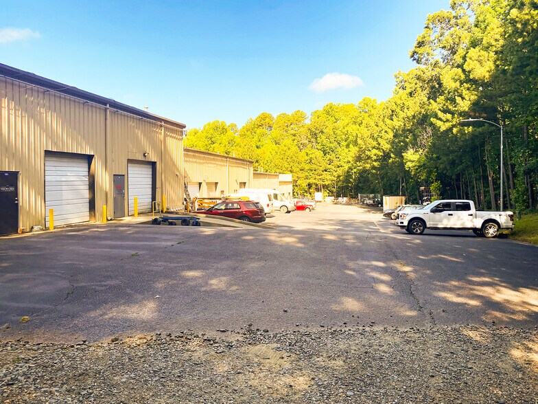 More Photos Of 3200 Glen Royal Rd, Raleigh Showroom For Lease