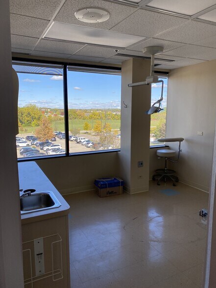 More Photos Of 1585 N Barrington Rd, Hoffman Estates Medical For Sale