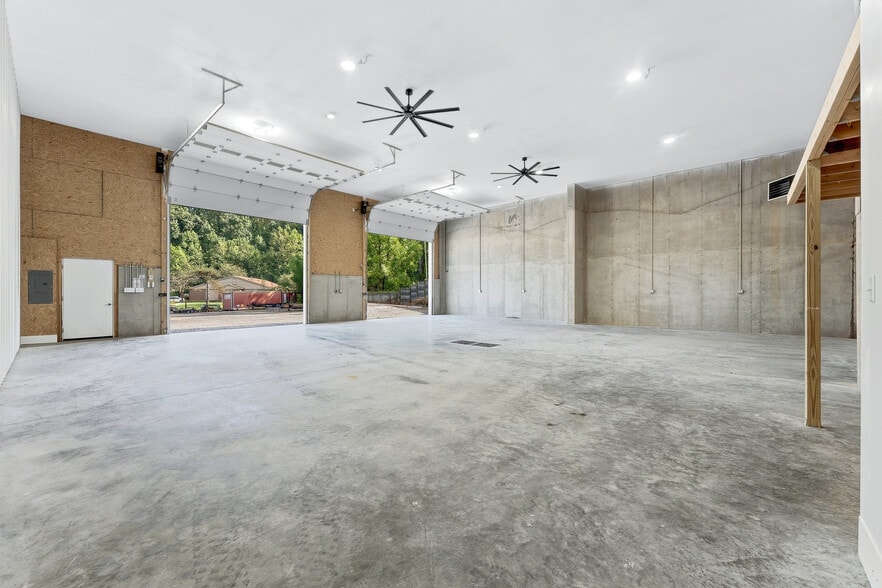 More Photos Of 42 Birch Hollow Rd, Morgantown Warehouse For Lease