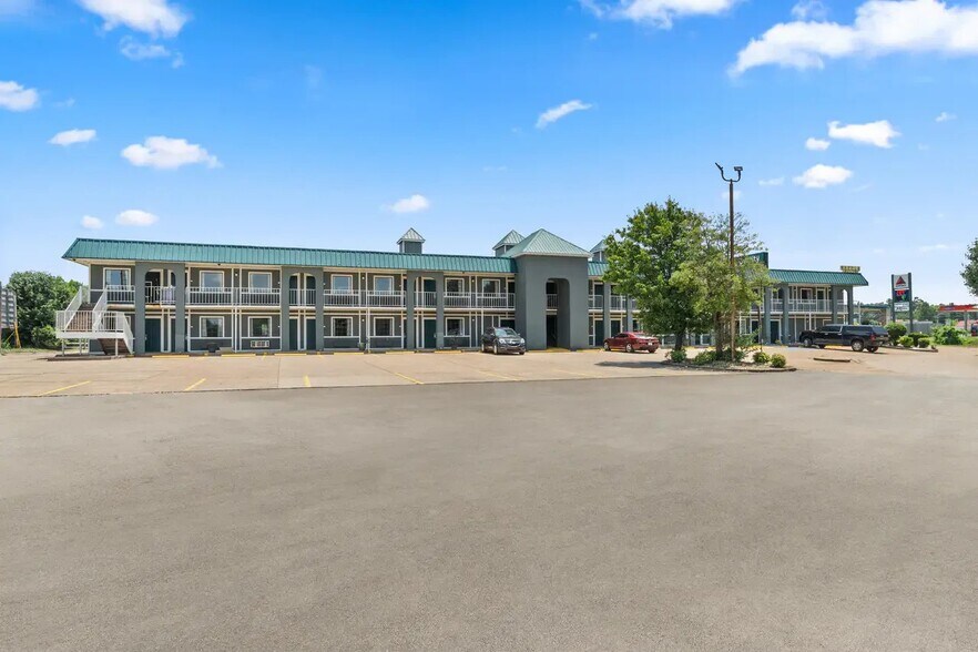 Primary Photo Of 2409 N Washington St, Forrest City Hotel For Sale