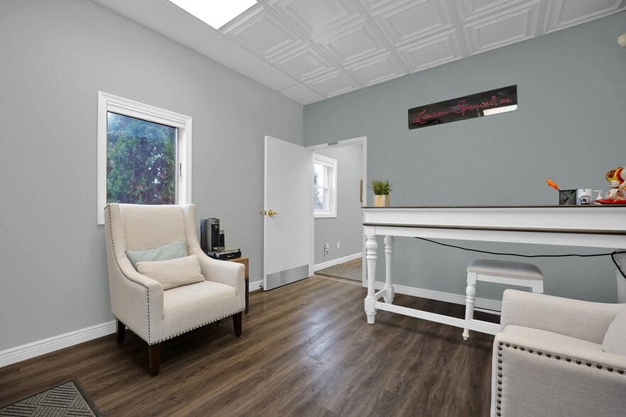 More Photos Of 40 Clairedan Dr, Powell Office For Lease