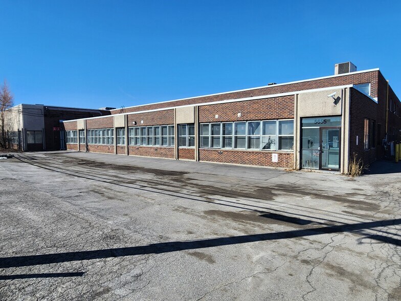 More Photos Of 5655-5695 Rue Ferrier, Mont-Royal Warehouse For Sale