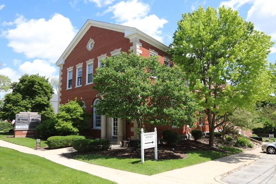More Photos Of 127 S First St, Geneva Office Residential For Lease