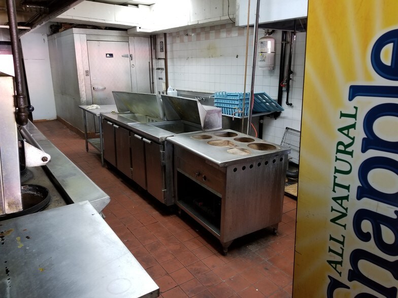 More Photos Of 2702-2704 E Tremont Ave, Bronx Storefront Retail Office For Lease