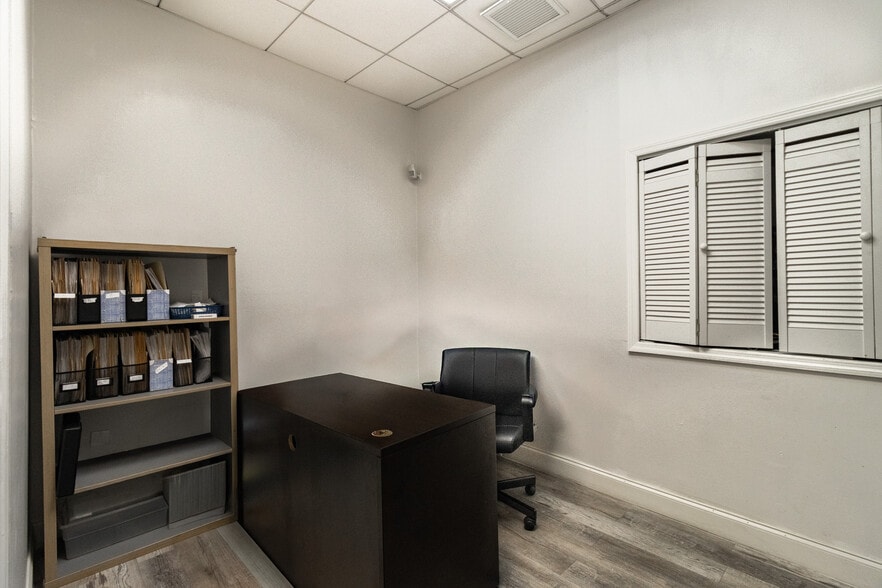 More Photos Of 3337 NW 74th Ave, Miami Warehouse For Sale