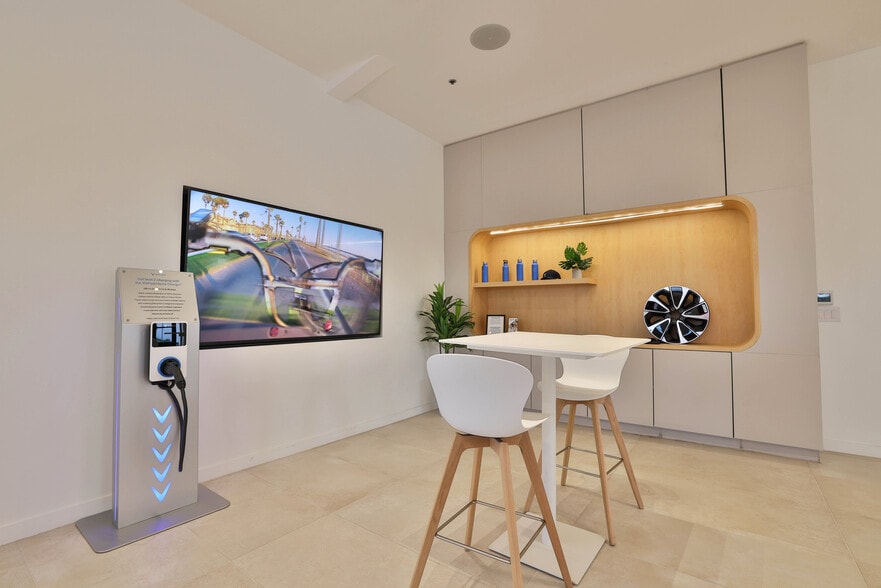 More Photos Of 3230 Auto Plz, Richmond Auto Dealership For Lease