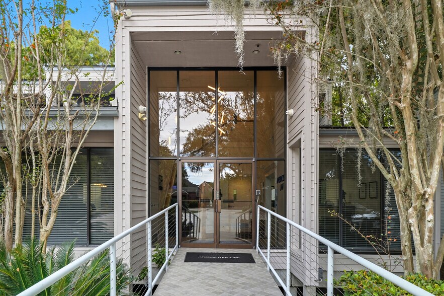 More Photos Of 8818 Goodbys Executive Dr, Jacksonville Office For Sale