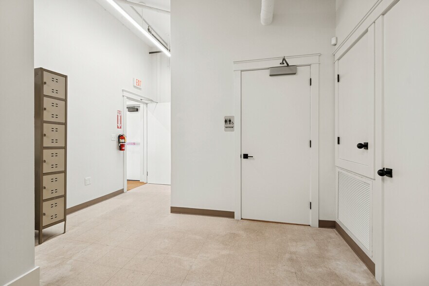 More Photos Of 4000 Magazine St, New Orleans General Retail For Lease