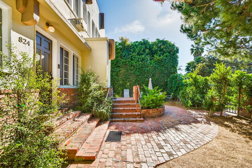 More Photos Of 822 Hayworth Ave, Los Angeles Apartments For Sale