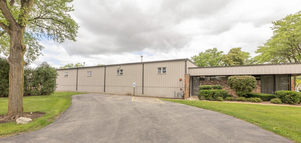 More Photos Of 450 S Wheeling Rd, Wheeling Flex For Sale