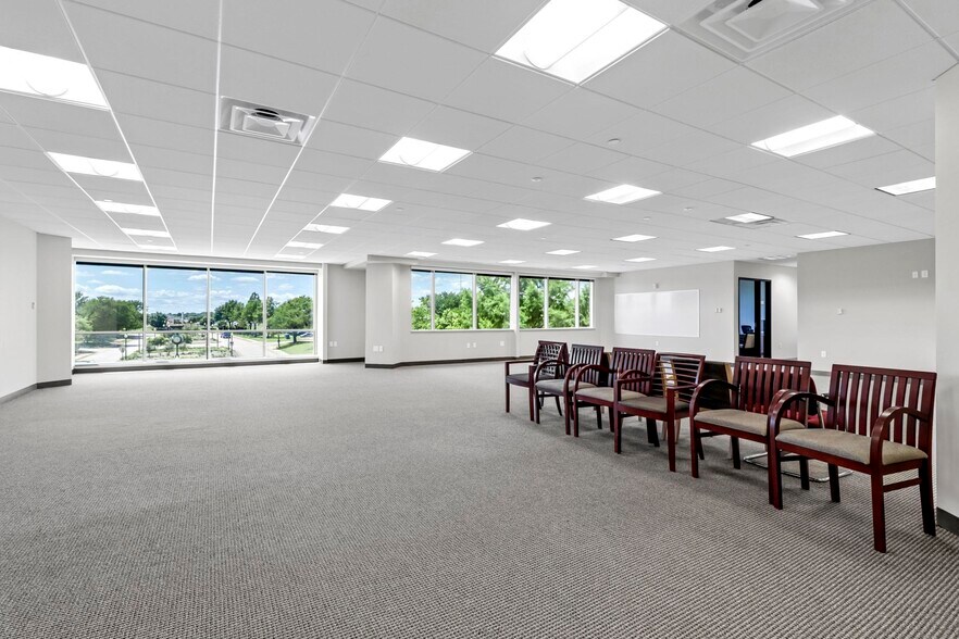 More Photos Of 1600 N Redbud Blvd, McKinney Office For Sale