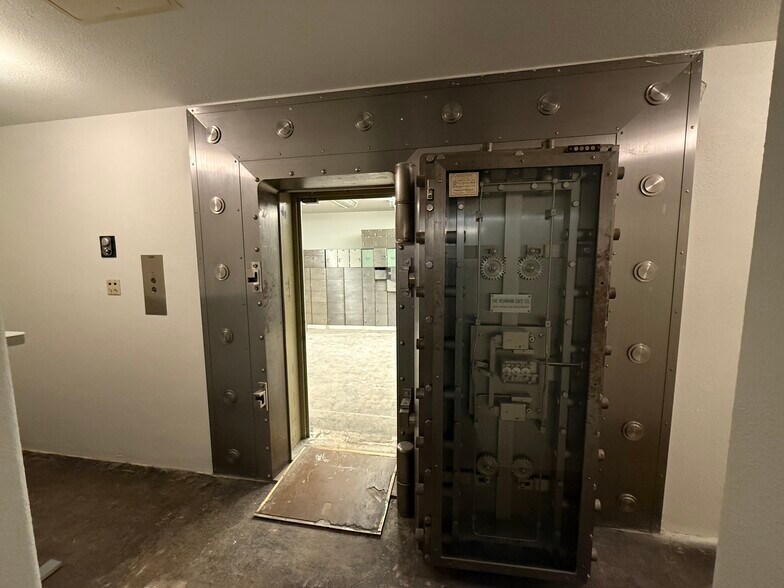 More Photos Of 1320 Yuba St, Redding Office For Lease
