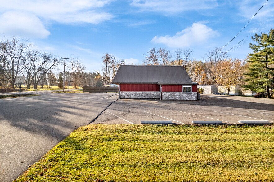 More Photos Of 4291 Manchester Ave NW, North Lawrence Office For Sale