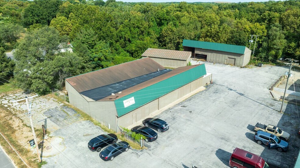 More Photos Of 408 W Main St, Greenwood General Retail For Sale