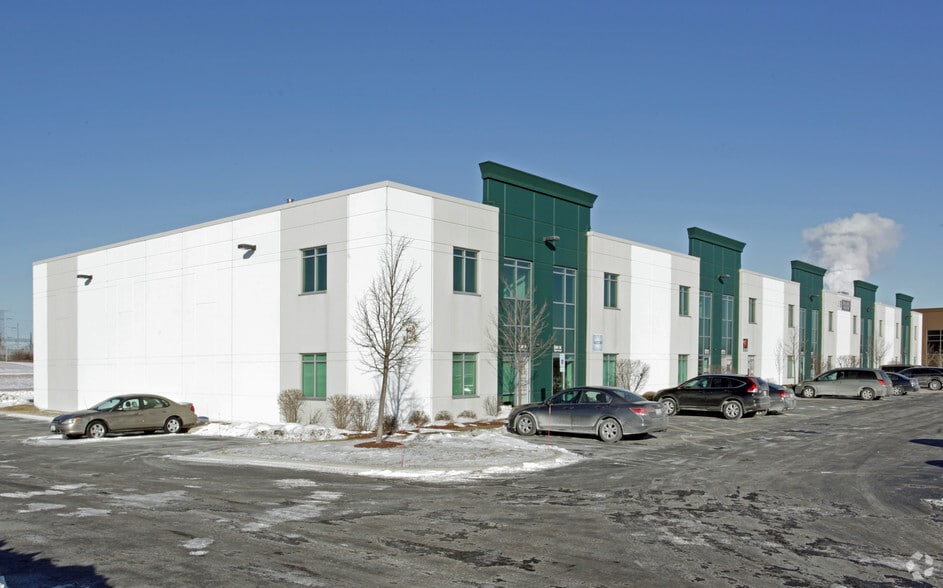 More Photos Of 552-588 W Taylor Rd, Romeoville Showroom For Lease