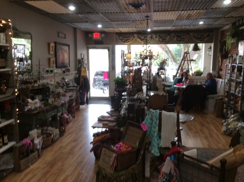 More Photos Of 19-27 N Main St, Woodstown Storefront Retail Residential For Lease