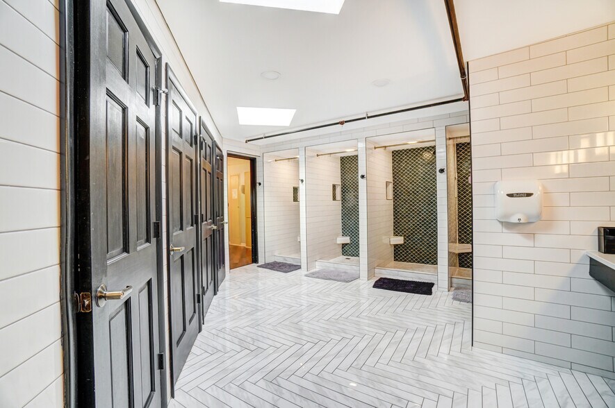 More Photos Of 501 N Wittenberg Ave, Springfield Sorority Fraternity House For Sale