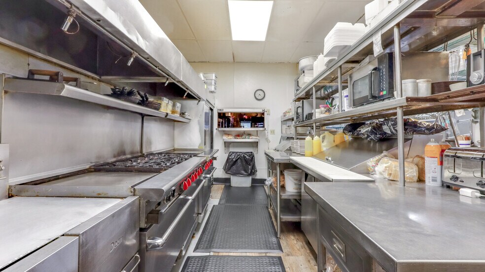 More Photos Of 1418 Main St, Bloomer Restaurant For Sale